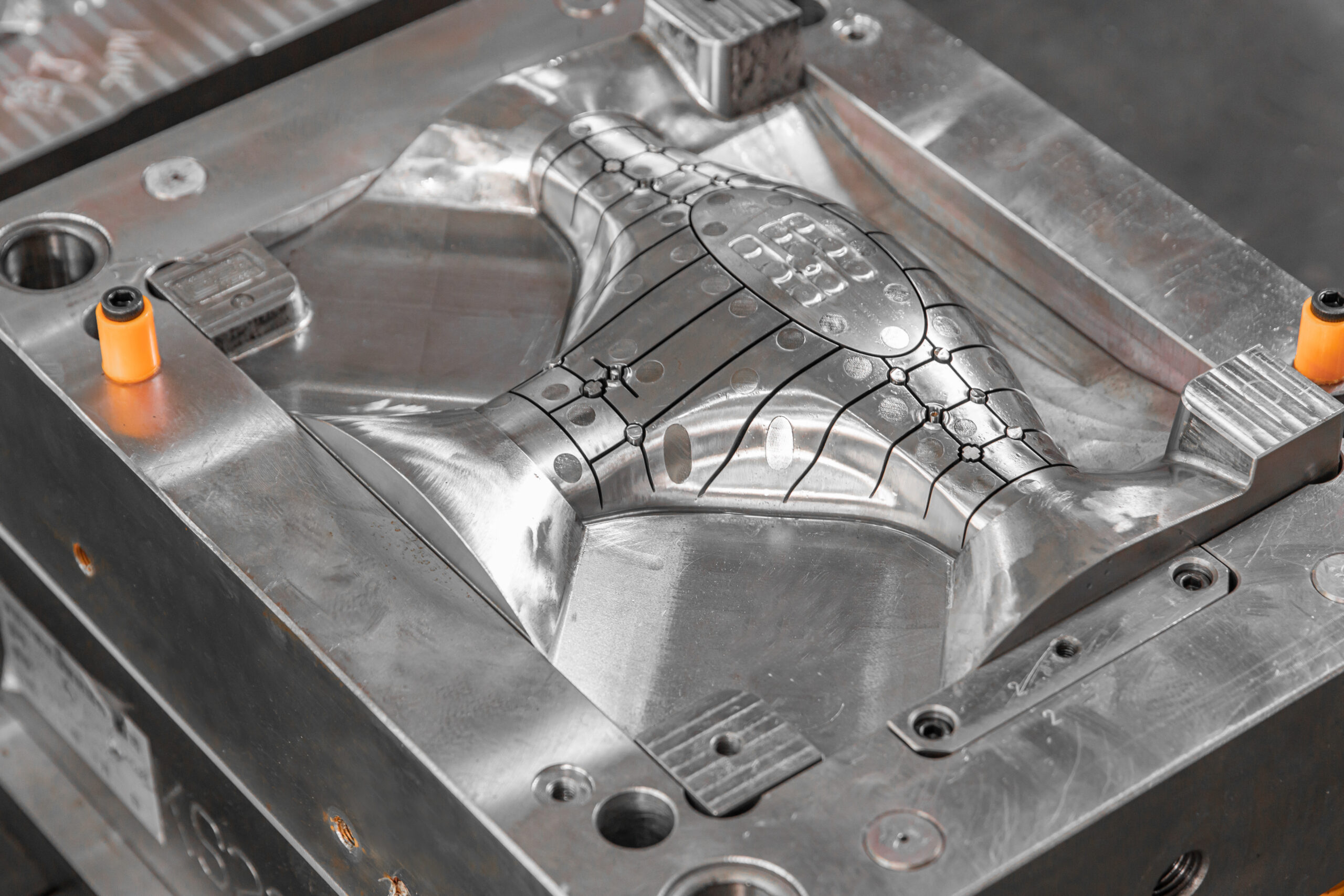 injection-mold-tooling-2