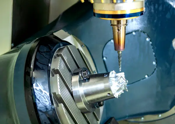 blog-simultaneous-5-axis-vs-32-machining