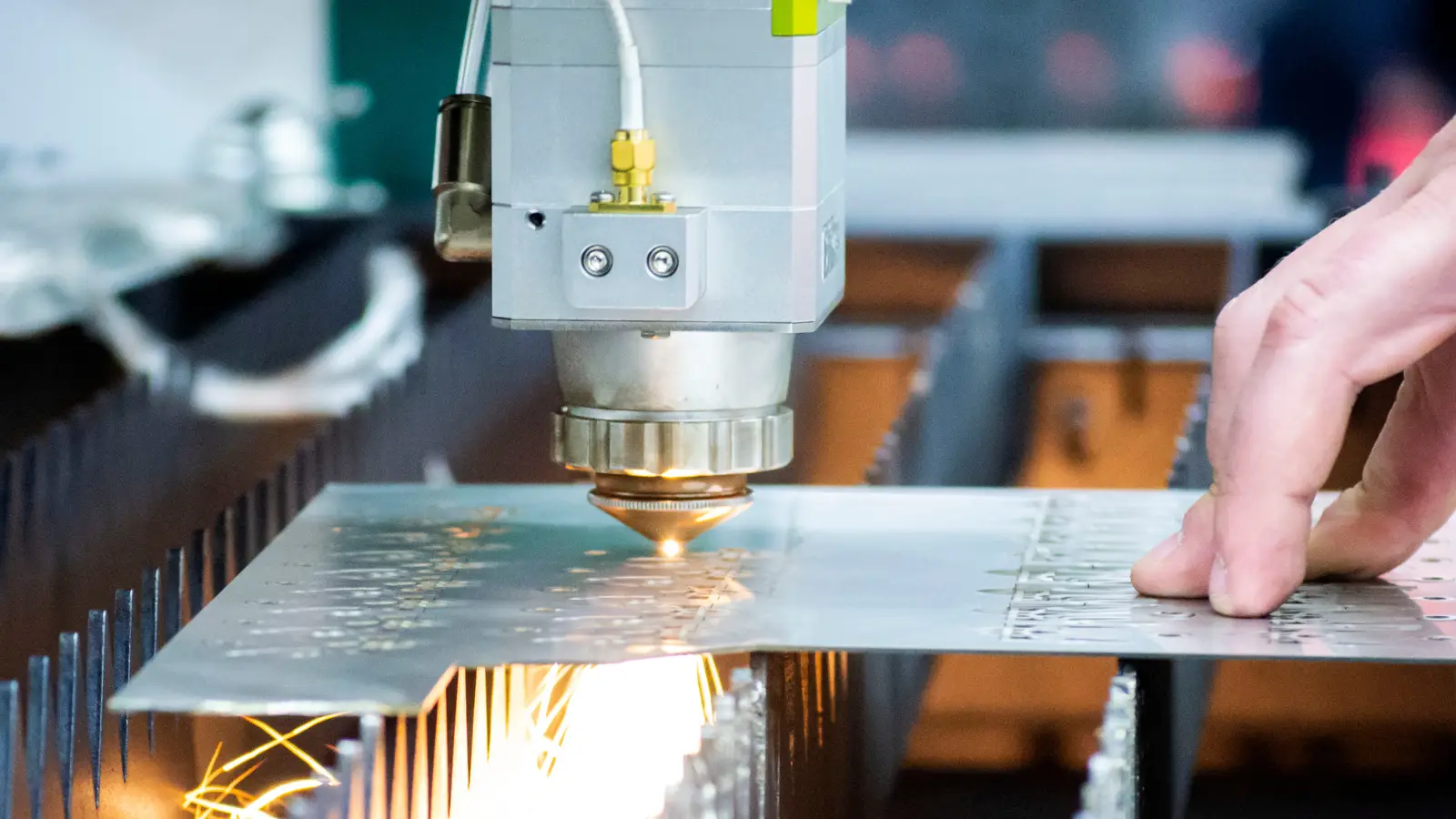 laser-cutting-process