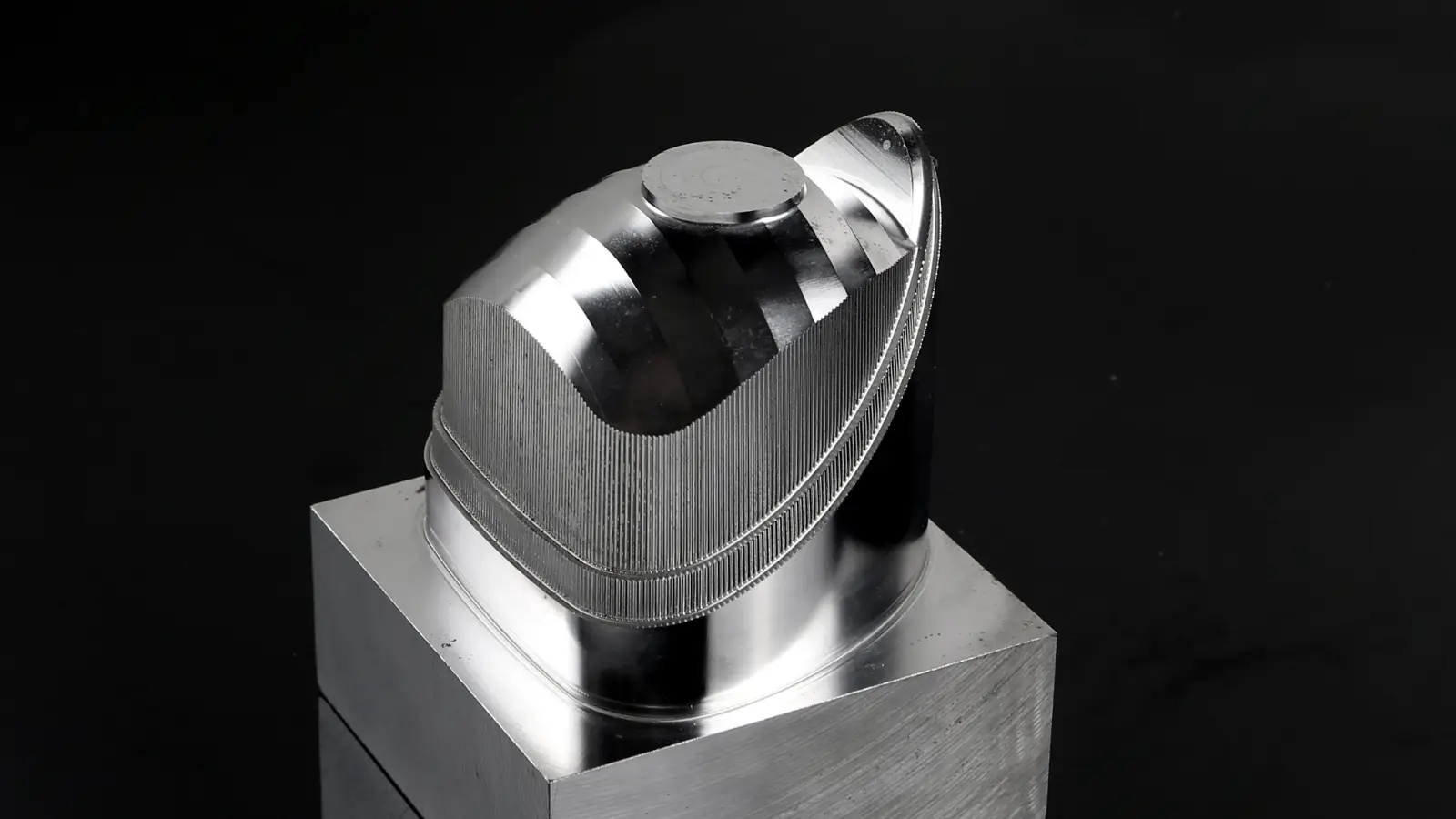 simultaneous-5-axis-vs-3+2-axis-cnc-machining